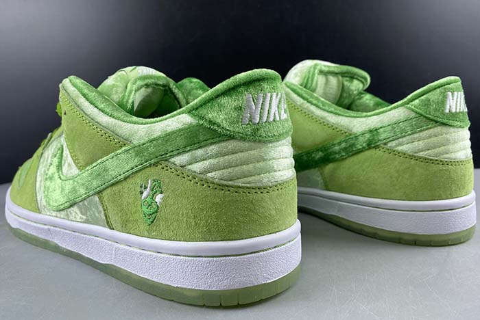 Strangelove x NK Sb Dunk Low CT2552-300