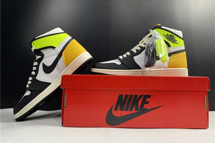Air Jordan 1 High OG “University Gold” 555088-118