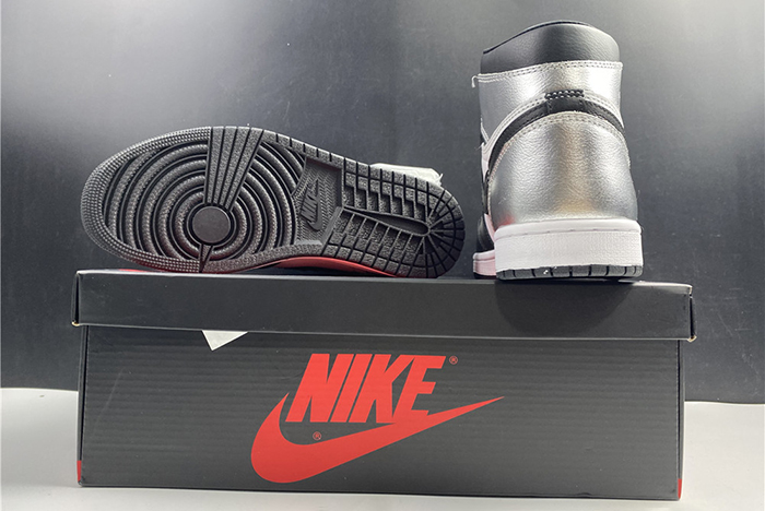 Air Jordan 1 High OG WMNS “Silver Toe” CD0461-001