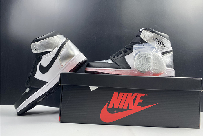 Air Jordan 1 High OG WMNS “Silver Toe” CD0461-001
