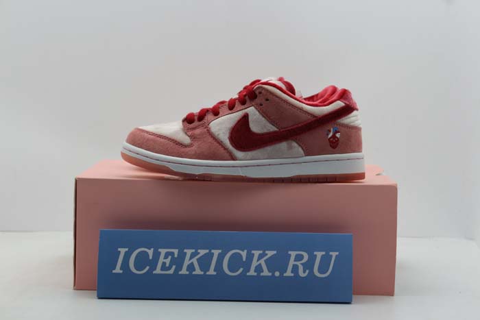 Nike SB Dunk Low StrangeLove Skateboards CT2552-800