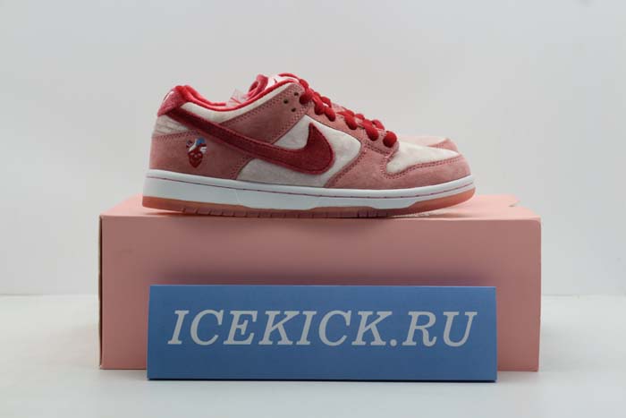 Nike SB Dunk Low StrangeLove Skateboards CT2552-800