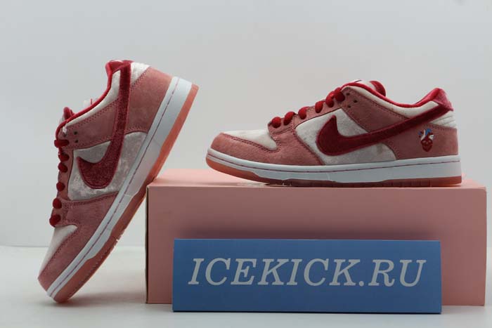 Nike SB Dunk Low StrangeLove Skateboards CT2552-800