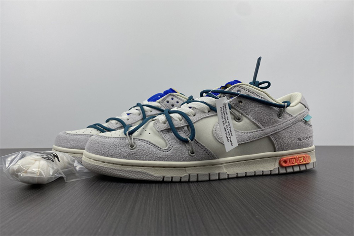 Off-White x Nike Dunk Low  DJ0950-111