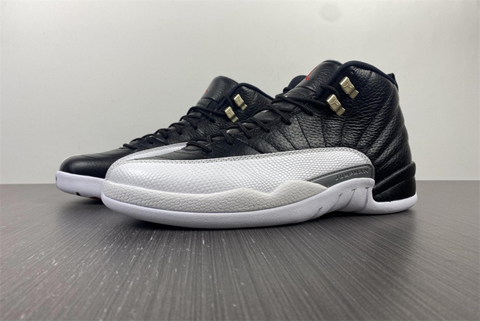 Air Jordan 12 Playoffs 2022