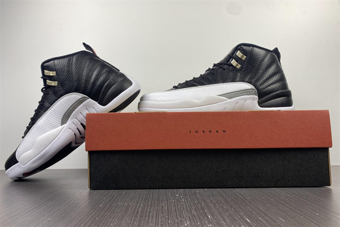 Air Jordan 12 Playoffs 2022