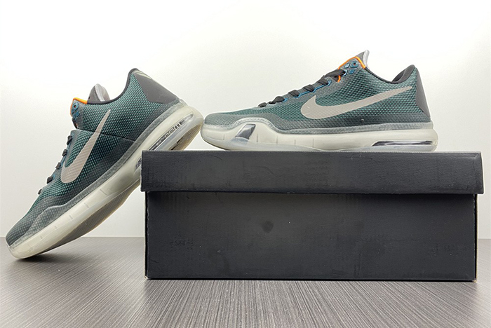 Kobe 10 “Flight” 705317-308