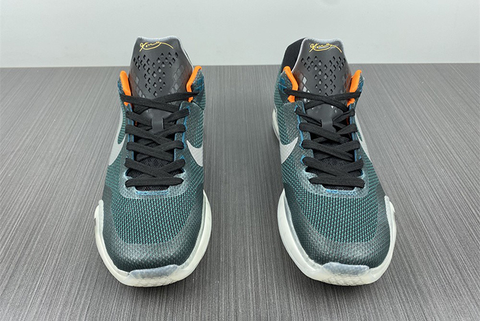 Kobe 10 “Flight” 705317-308
