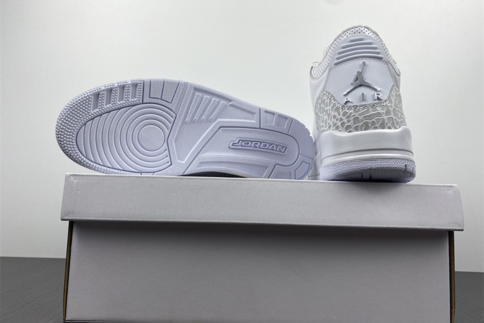 NIKE AIR JORDAN 3 429487-111