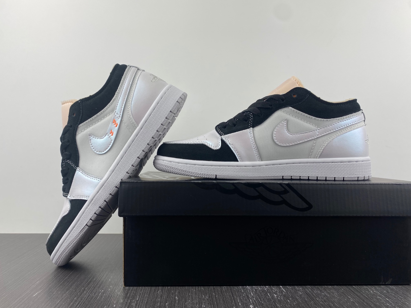 AIR JORDAN 1 LOWR  White Black DR8867-400
