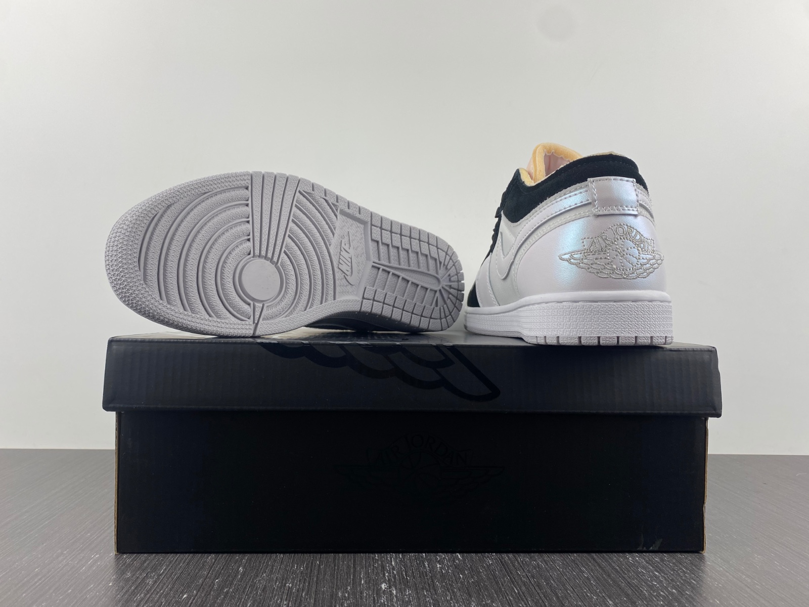 AIR JORDAN 1 LOWR  White Black DR8867-400