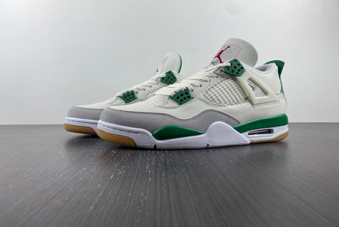 Nike SB x Air Jordan 4 ‘Pine Green’ DR5415-103