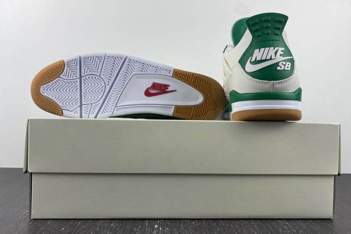 Nike SB x Air Jordan 4 ‘Pine Green’ DR5415-103