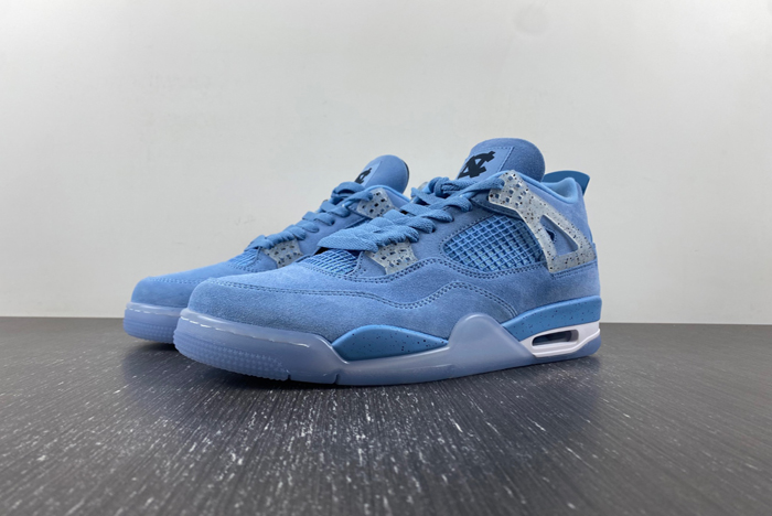 Air Jordan 4 Retro UNC PE 1032070