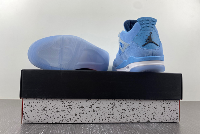 Air Jordan 4 Retro UNC PE 1032070