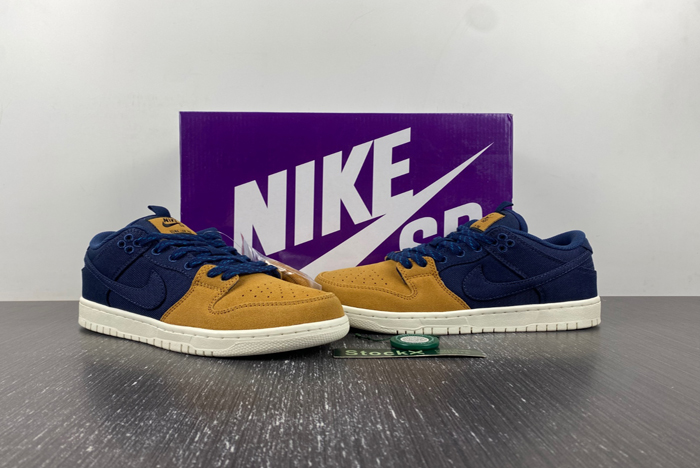 Nike SB Dunk Low Pro PRM DX6775-400