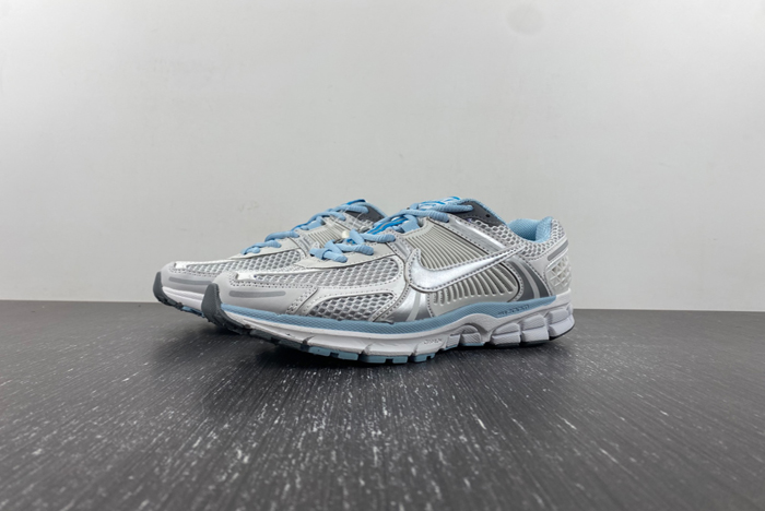 NIKE  Air Zoom Vomero 5  FN3432-001