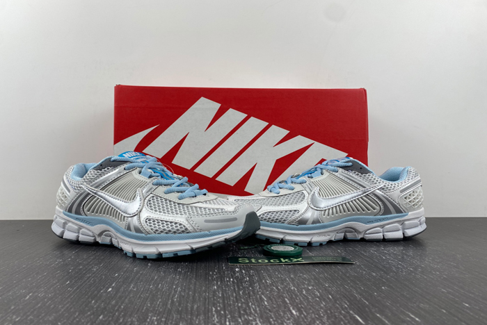 NIKE  Air Zoom Vomero 5  FN3432-001