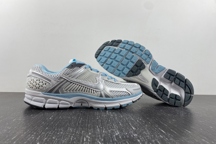 NIKE  Air Zoom Vomero 5  FN3432-001
