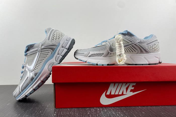 NIKE  Air Zoom Vomero 5  FN3432-001