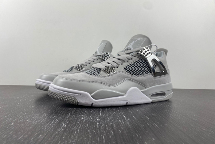 Air Jordan 4 WMNS “Frozen Moments”  AQ9129-001