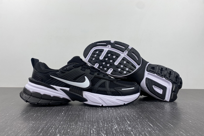 NIKEV2K Runtekk 3XL  FD0736-103