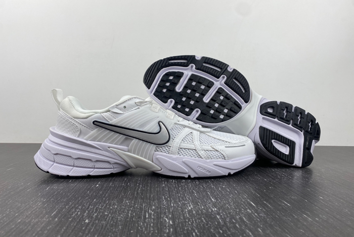 NIKEV2K Runtekk 3XL  FD0736-102