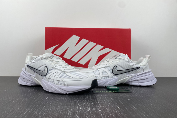 NIKEV2K Runtekk 3XL  FD0736-102