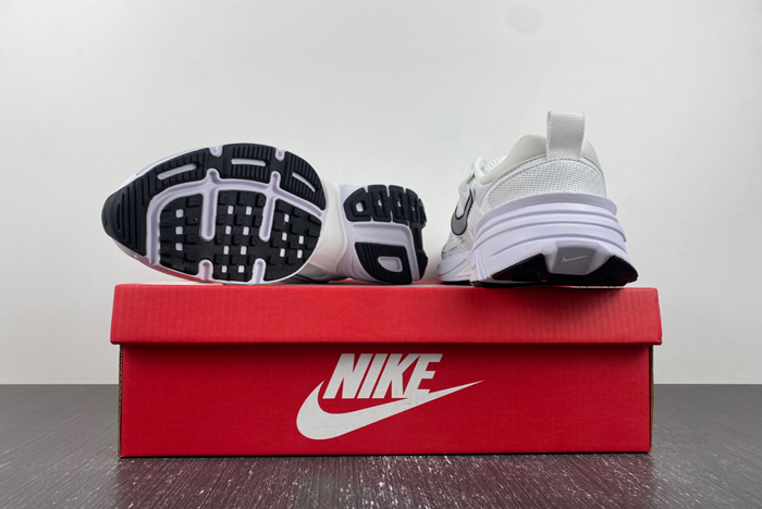 NIKEV2K Runtekk 3XL  FD0736-102