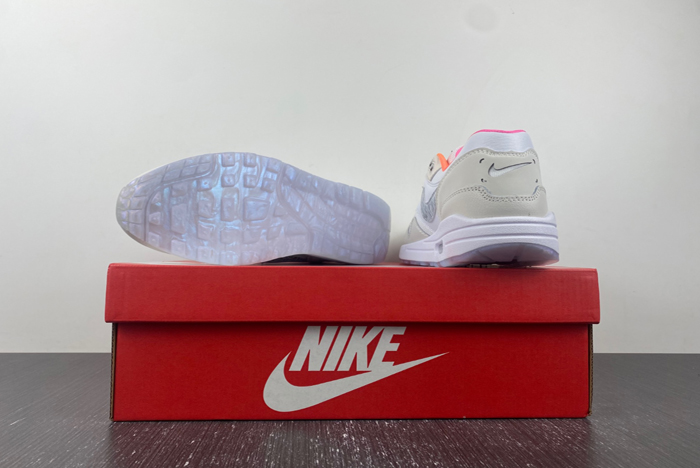 Nike Air Max 1 Unlock Your Space  FN0608-101