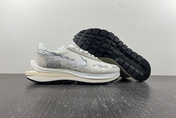 sacai x Nike Waffle Woven Green Gusto  DR5209-100
