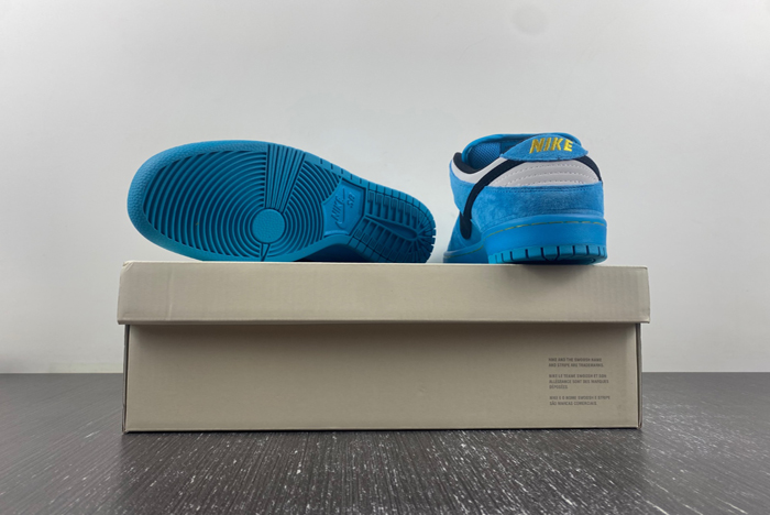 The Powerpuff Girls x Nike SB Dunk Low “Buttercup”  FZ8319-300