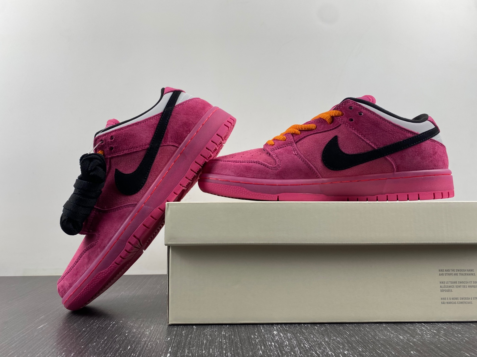 The Powerpuff Girls x Nike SB Dunk Low “Buttercup”  FZ8319-600