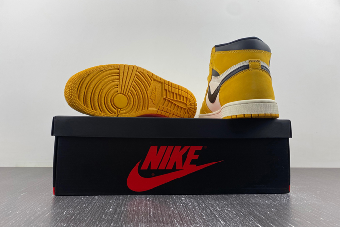 Air Jordan 1 High OG “Yellow Ochre”  DZ5485-701