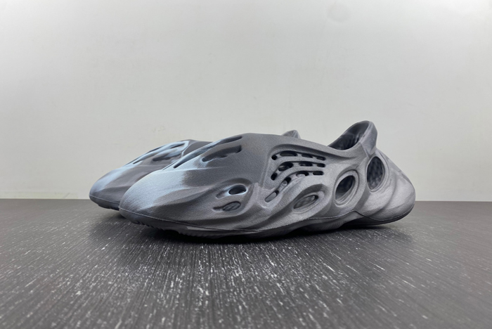 YZY FOAM RUNNER MX  IE4931