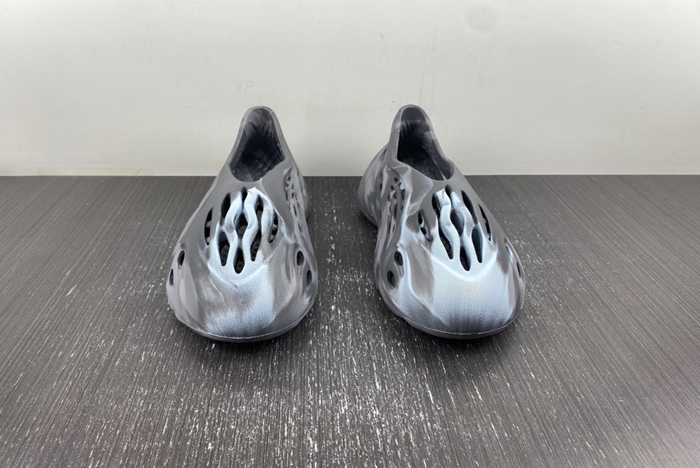 YZY FOAM RUNNER MX  IE4931
