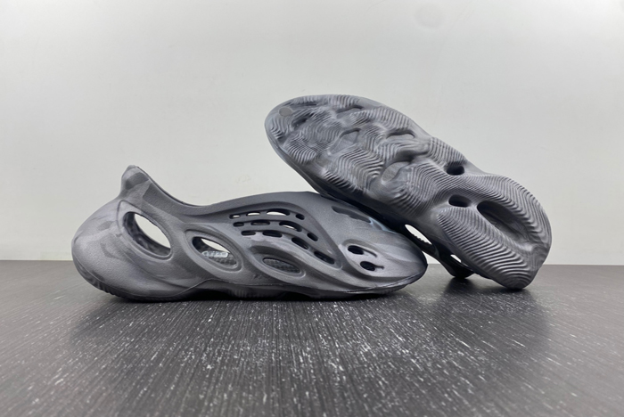 YZY FOAM RUNNER MX  IE4931