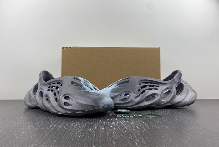 YZY FOAM RUNNER MX  IE4931