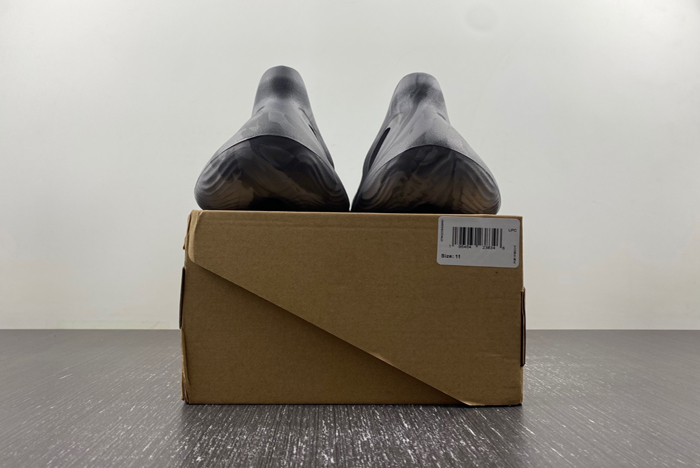YZY FOAM RUNNER MX  IE4931