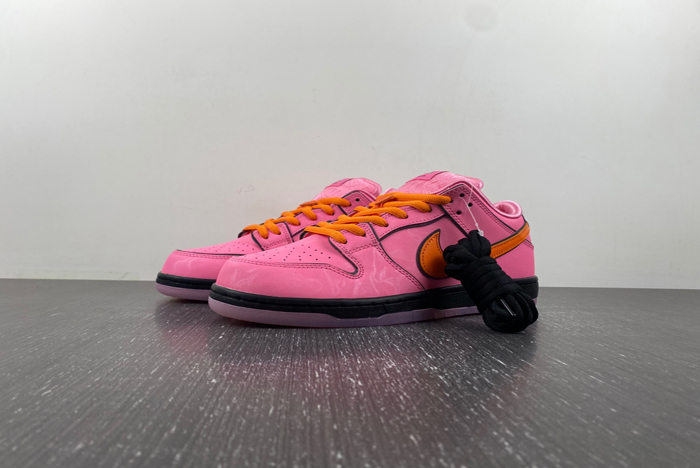 The Powerpuff Girls x Nike SB Dunk Low “Blossom”  FD2631-600