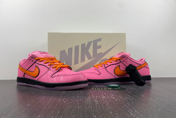 The Powerpuff Girls x Nike SB Dunk Low “Blossom”  FD2631-600
