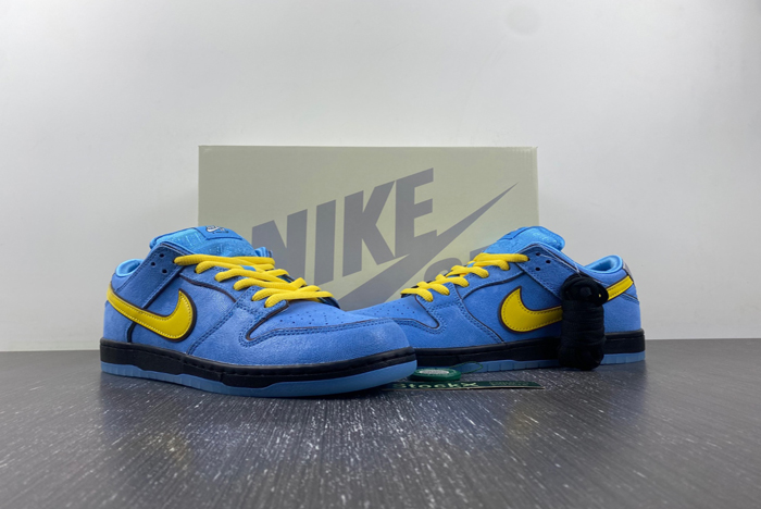The Powerpuff Girls x Nike SB Dunk Low “Bubbles”  FZ8320-400