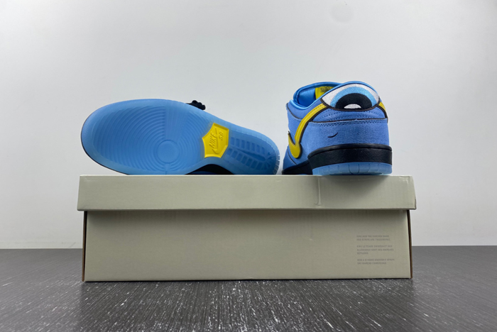 The Powerpuff Girls x Nike SB Dunk Low “Bubbles”  FZ8320-400