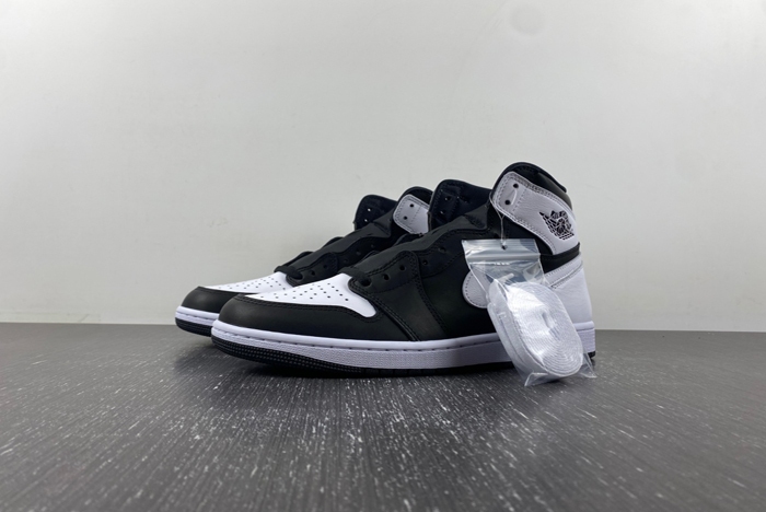 Air Jordan 1 High OG “Reverse Panda”  DZ5485-010