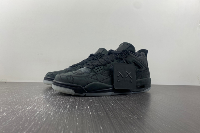 AIR JORDAN 4 RETRO KAWS  930155 001
