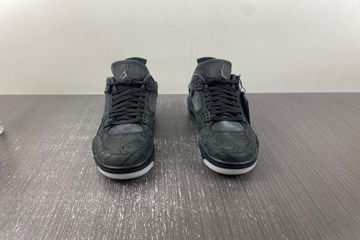 AIR JORDAN 4 RETRO KAWS  930155 001