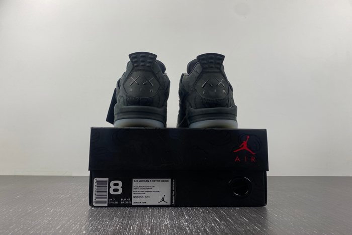 AIR JORDAN 4 RETRO KAWS  930155 001