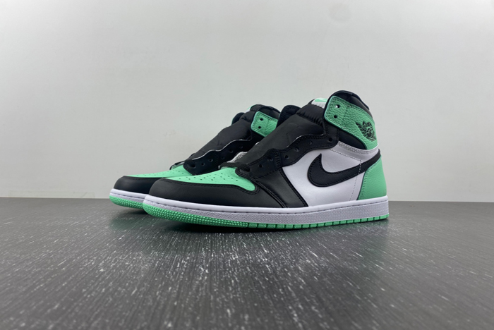 Air Jordan 1 High OG “Green Glow”  DZ5485-130