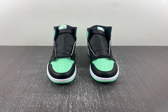 Air Jordan 1 High OG “Green Glow”  DZ5485-130