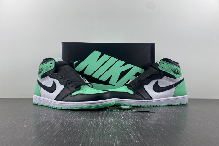 Air Jordan 1 High OG “Green Glow”  DZ5485-130